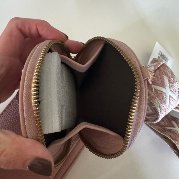 ✨ NWT Alyssa Mauve/Dusty Rose Vegan Leather Phone Crossbody Bag - Picture 4 of 8